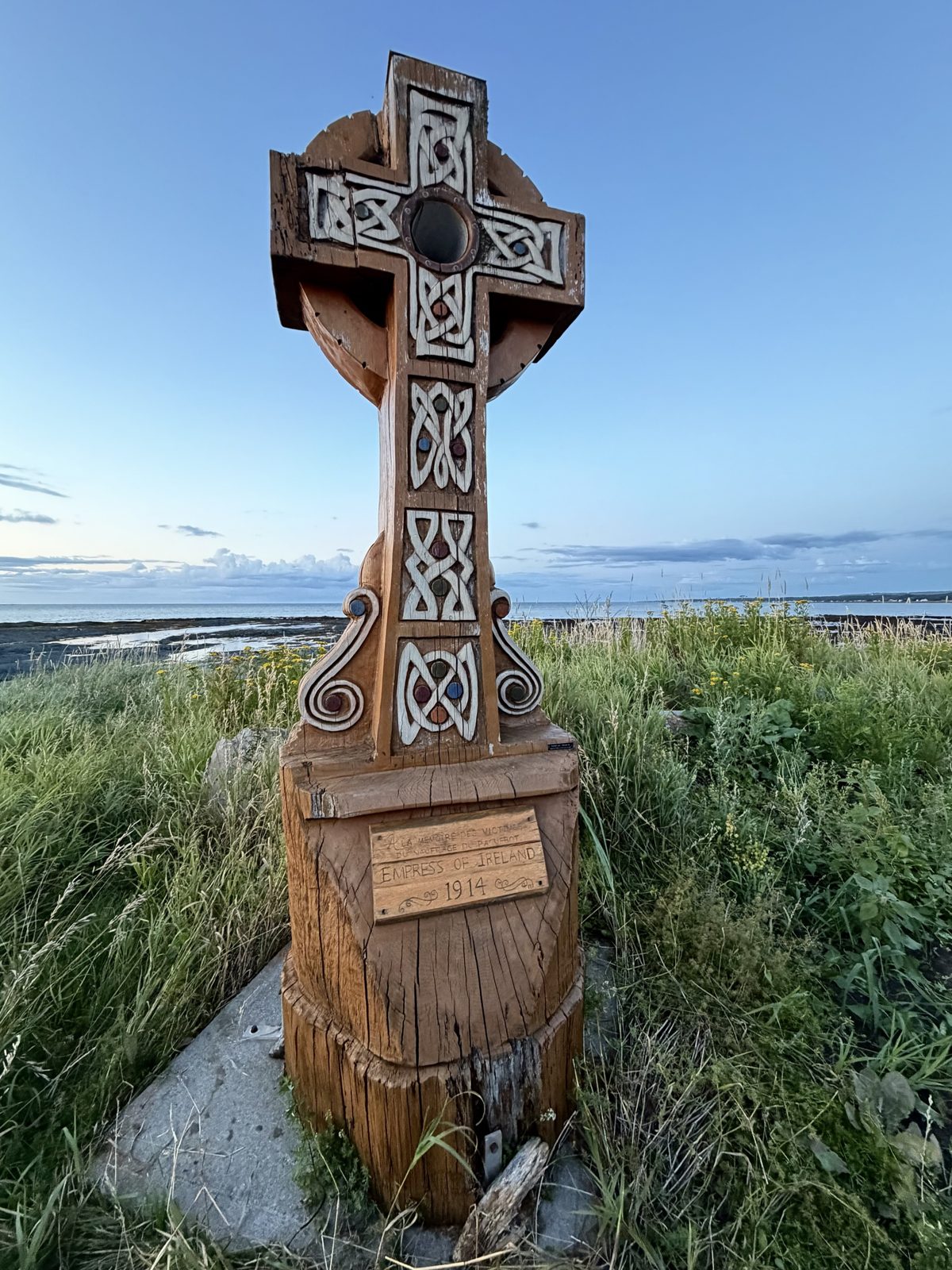 Celtic cross memorial to the victims