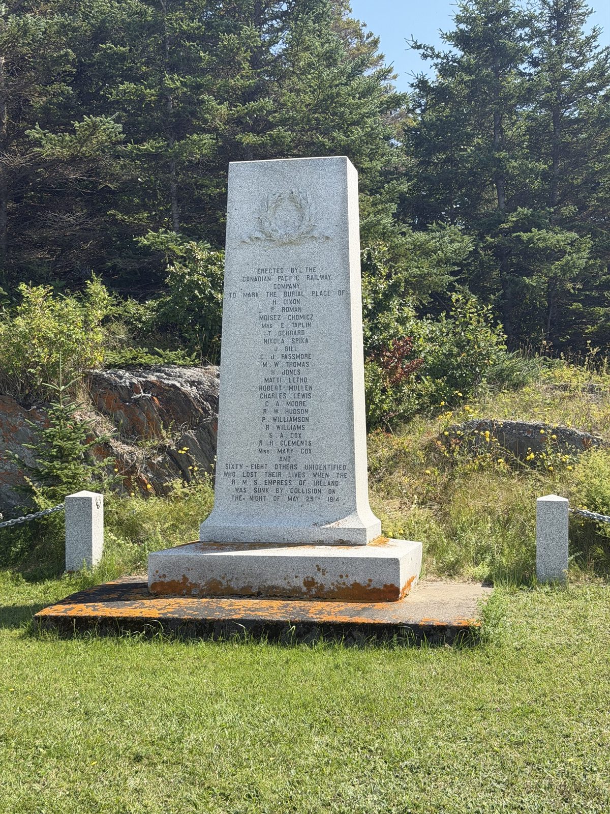 The CPR monument over the mass grave